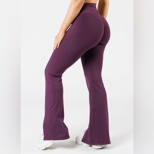 Paragon FormLux Front Slit Sculptseam Plus Flare Legging 32" -Wildberry - size S